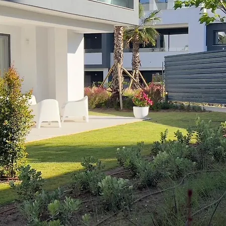 Beautiful 1-bedroom In Apartment *