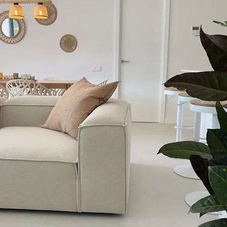 Beautiful 1-bedroom In Apartment *