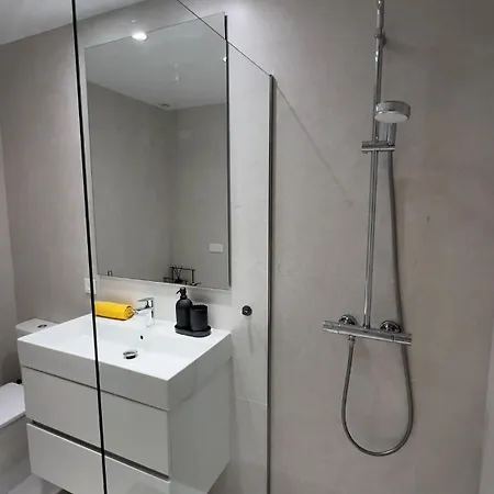 Beautiful 1-bedroom In Apartment *
